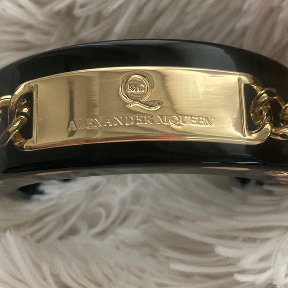 💯 Authentic NEW 💀Alexander McQueen Plexiglass w/Gold Chain Bracelet - Picture 2 of 7